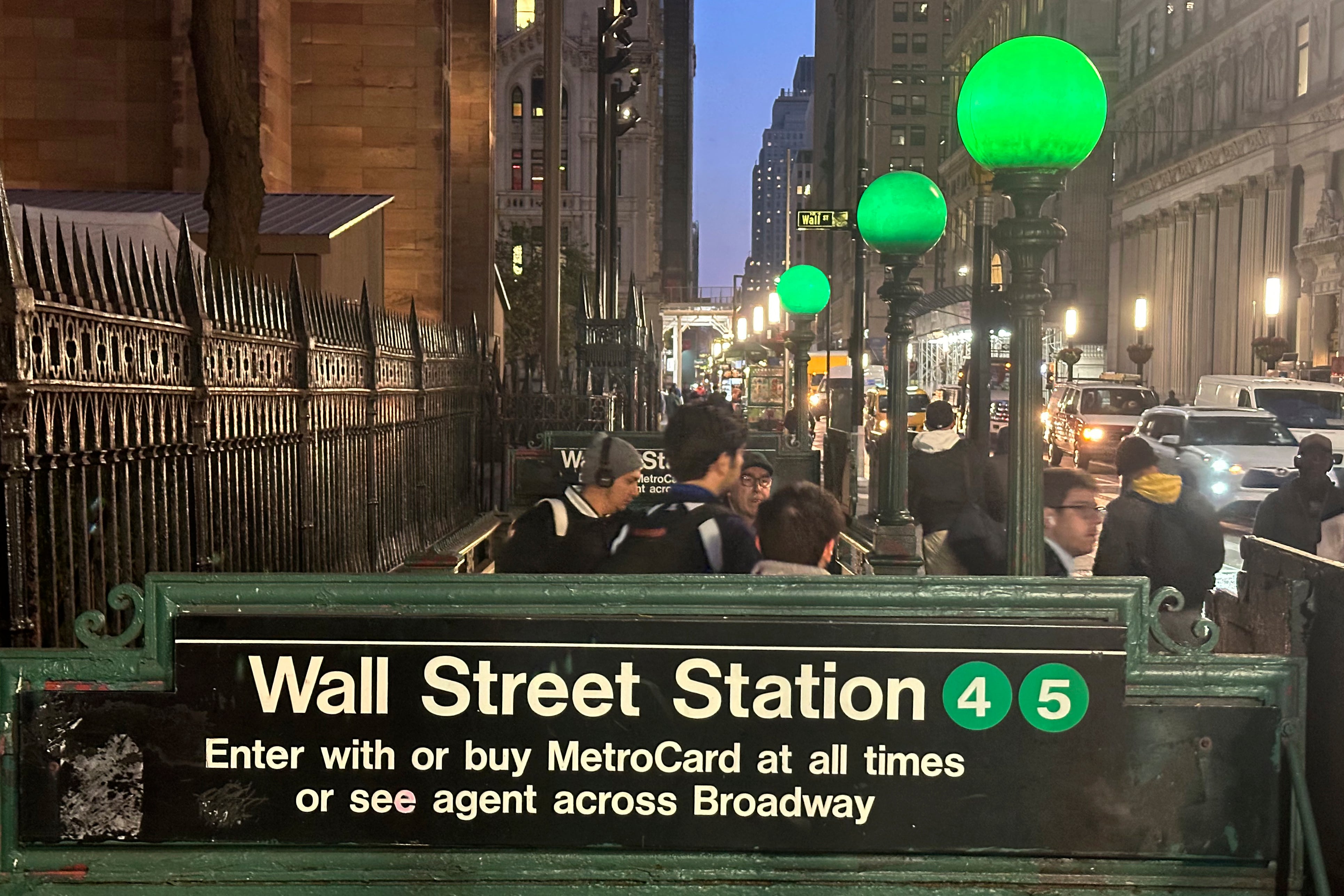 Wall Street rallies toward an all-time high