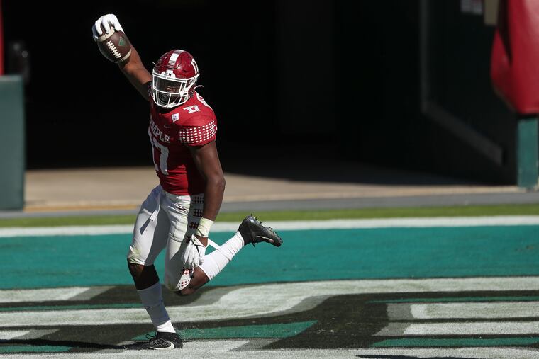 Temple defensive end Arnold Ebiketie (17) runs in for a touchdown in the fourth quarter against USF on Saturday.