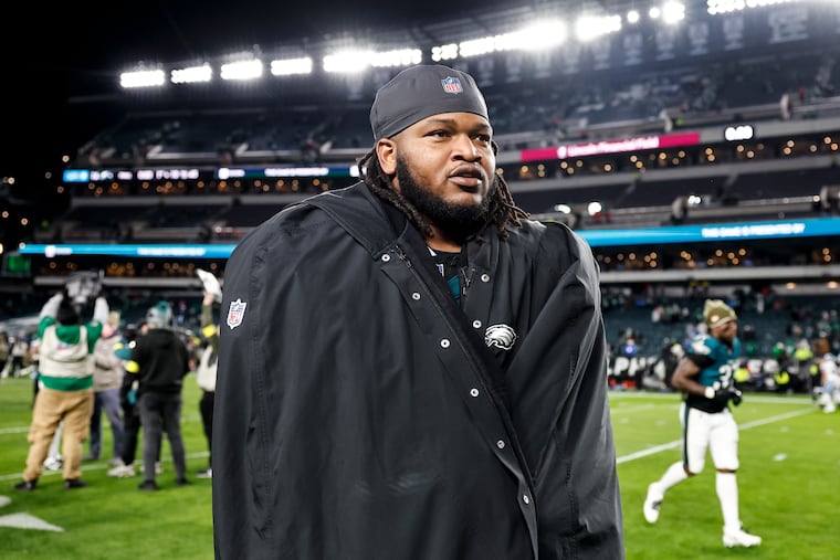 Eagles defensive tackle Jalen Carter will miss Monday's game with a shoulder ailment.
