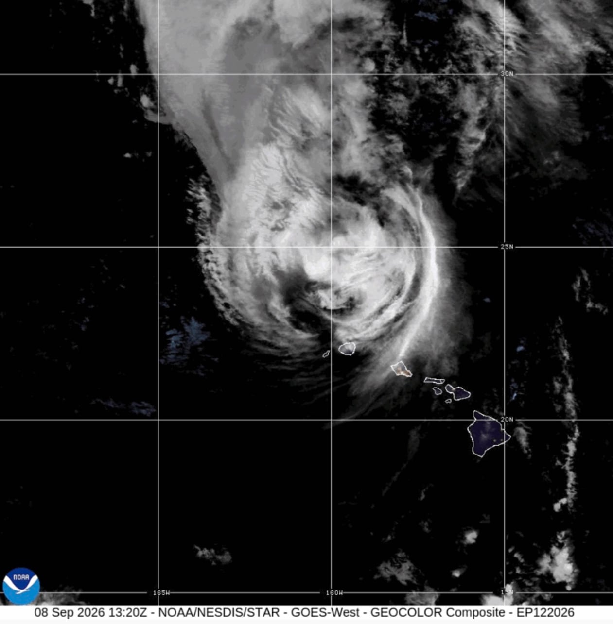 Hawaii's western islands hit by fierce winds and heavy rain from Hurricane Lowell