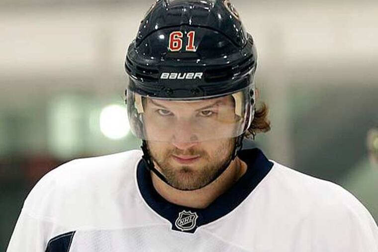 New York Rangers' Rick Nash, left, participates in an informal NHL hockey workout, Wednesday, Jan. 9, 2013, in Greenburgh, NY. (Seth Wenig/AP)