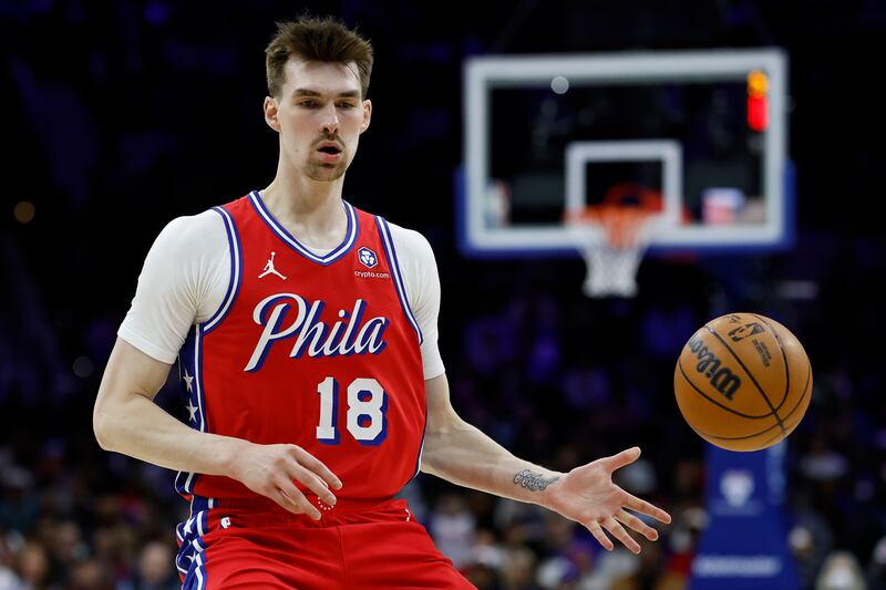Colin Castleton earns standard contract with Raptors after successful ...