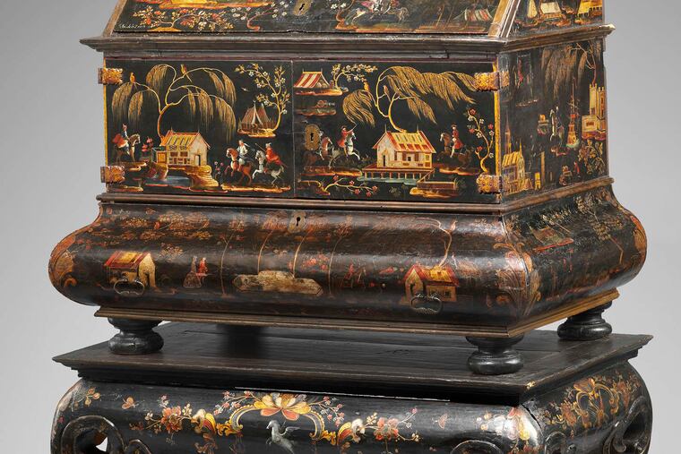 A desk by Manuel de la Cerda.