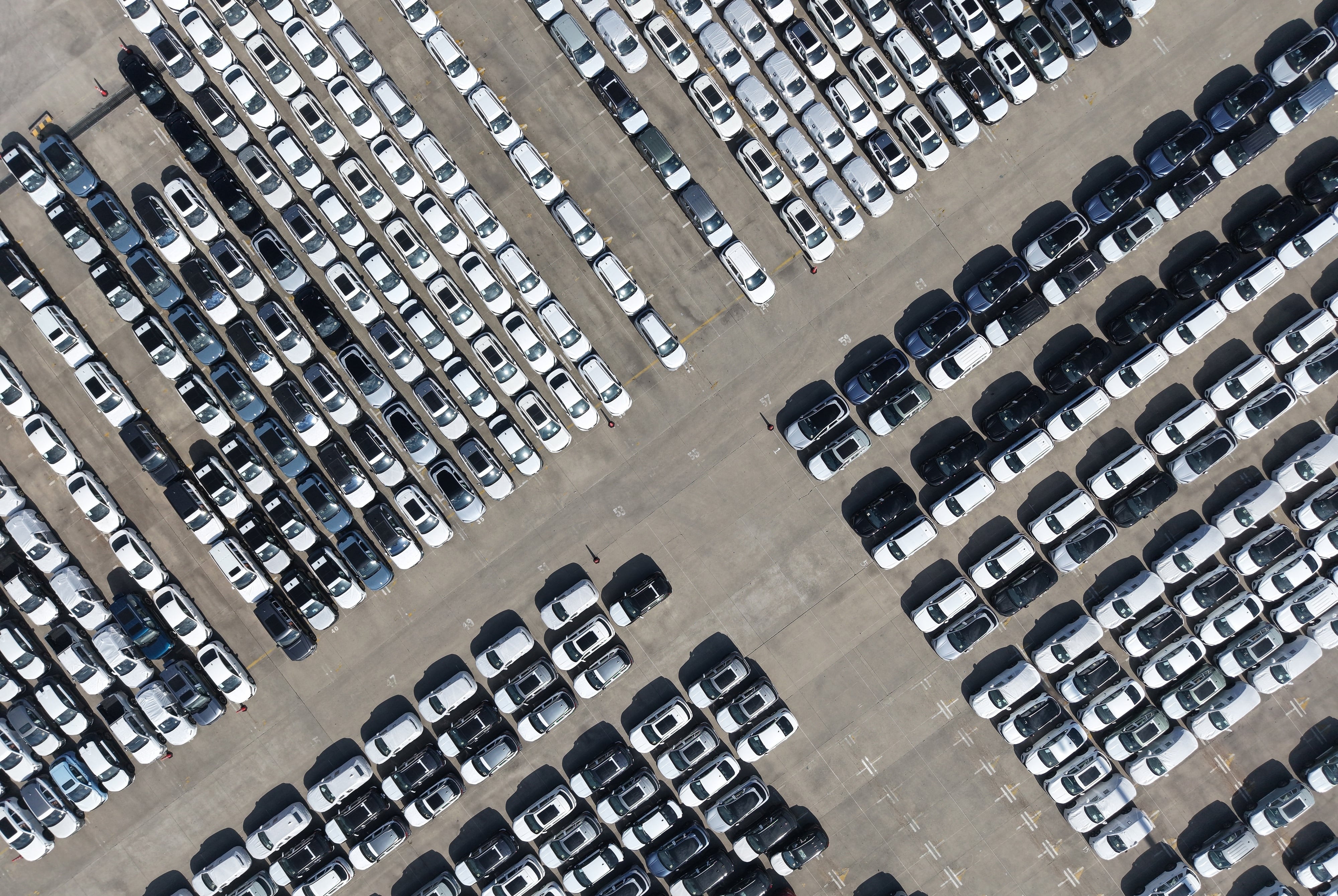 China's carmakers rely on overseas markets as monthly domestic sales decline continues