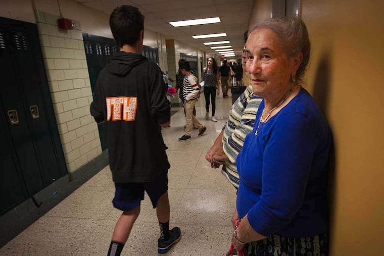Sipora Groen, 93, spoke with 7th graders at Bala Cynwyd Middle School in Bala Cynwyd, Pa., on May 7, 2015. ( ALEJANDRO A. ALVAREZ / Staff Photographer )