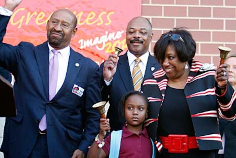 Ringing bells at Willard: Mayor Nutter (left) and schools chief Arlene Ackerman, escorting second grader Shermya Ancrum-Brown. (DAVID MAIALETTI / Staff Photographer)