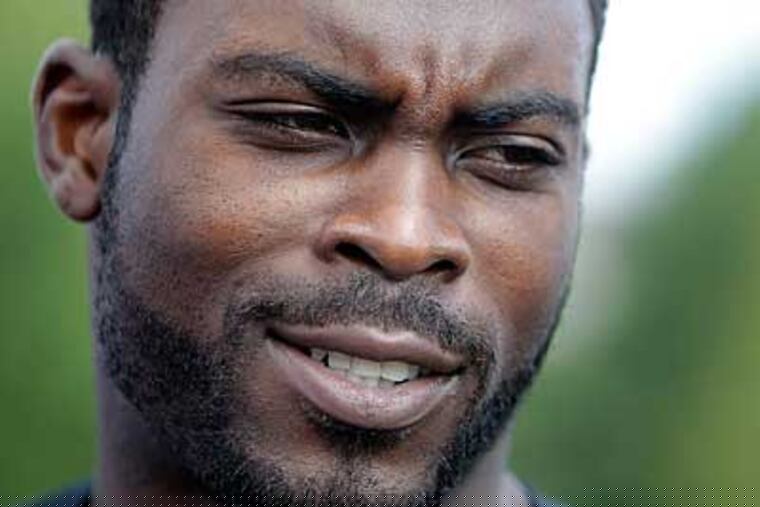 Michael Vick had an MVP-type season in 2010, passing for 3,018 yards and 21 touchdowns. (David Maialetti/Staff Photographer)