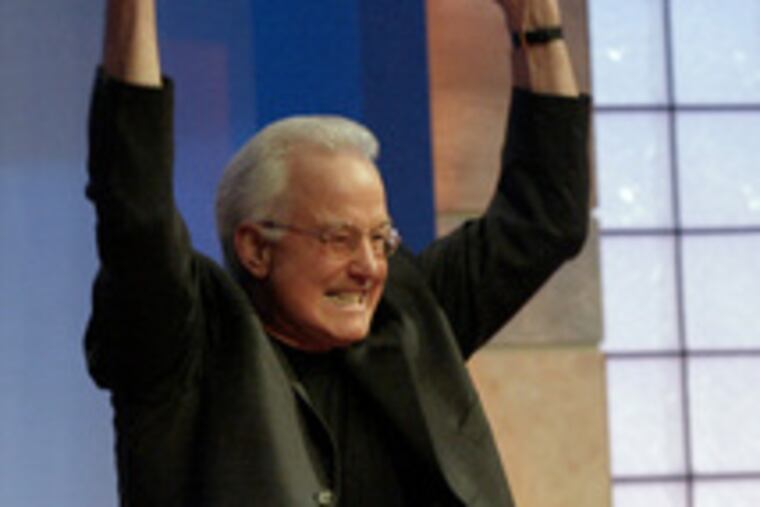 Pat Williams celebrated after the Orlando Magic won the NBA draft lottery in 2004.