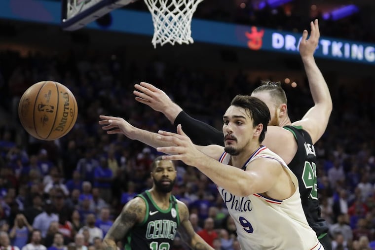 The Sixers’ Dario Saric chases after a loose ball with the Celtics’ Aron Baynes during the fourth quarter of Philly’s Game 3 overtime loss on Saturday at the Wells Fargo Center.