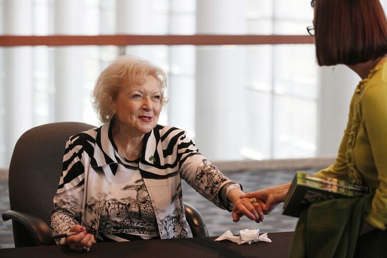 Betty White in 2012 with Brandi Whitesell (right), a library director from the Free Library of Media-Upper Providence.