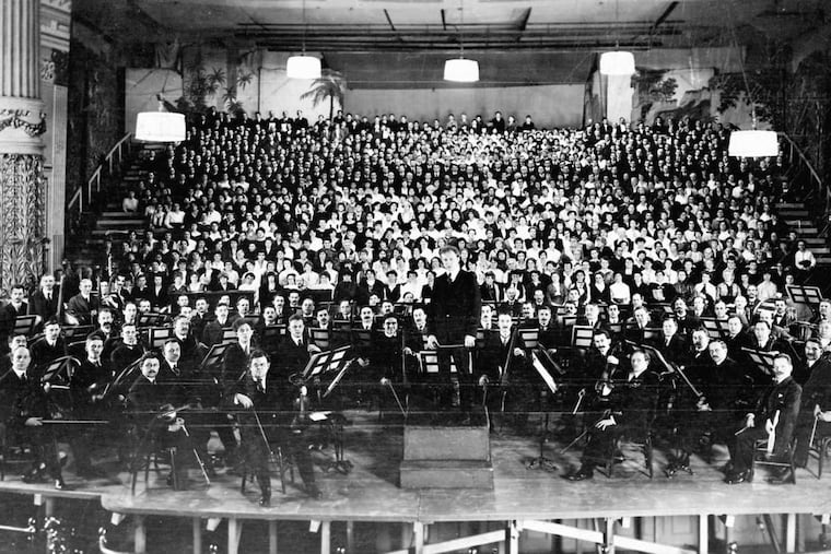 At a 1916 rehearsal for the orchestra's Mahler premiere. With 950 choristers and the 110-member orchestra, the Academy stage had to be extended.