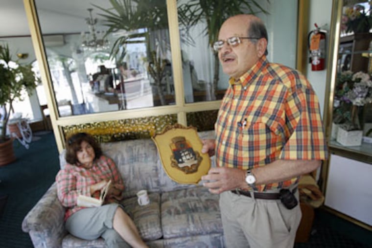 Lester Katsanis, owner of Quebec-by-the-Sea Motel, with wife, Eleni. (Alejandro A. Alvarez / Staff Photographer)
