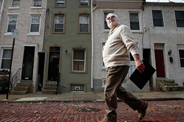 Larry Shubert walking along 4800 block of Smick in the Manayunk section of Philadelphia on Dec. 5. (Alejandro A. Alvarez / Staff)