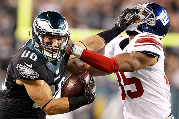 Eagles tight end Zach Ertz tries to escape the Giants' Quintin Demps. (Ron Cortes/Staff Photographer)