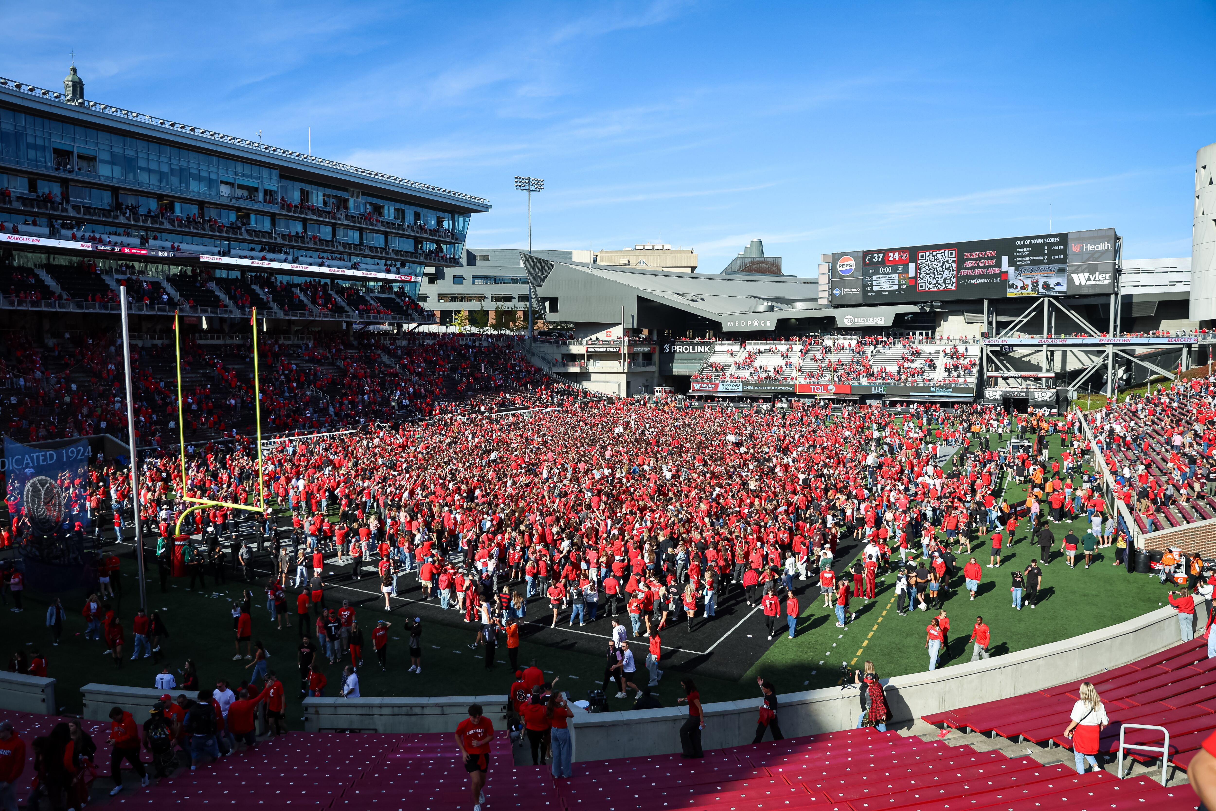 JC French IV has 4 TD passes as Cincinnati stuns No. 8 Texas Tech 37-24