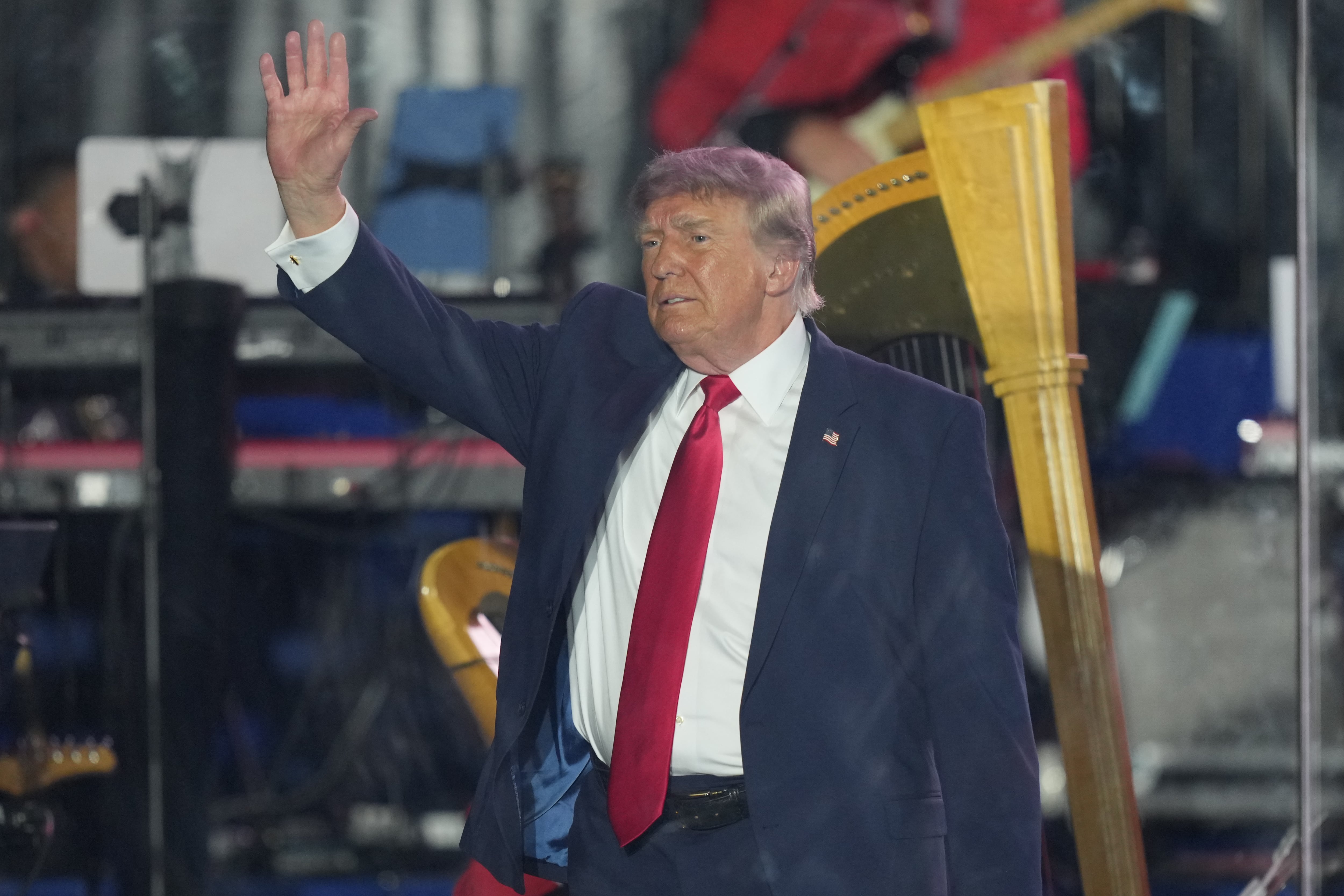 The Latest: Supreme Court rules in favor of Trump administration on 2 immigration cases