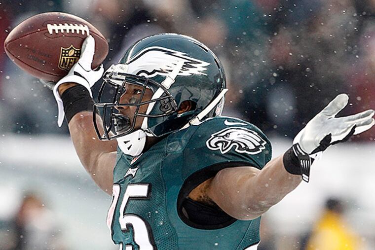 Eagles RB LeSean McCoy celebrates his second touchdown on Sunday. (Ron Cortes/Staff Photographer)