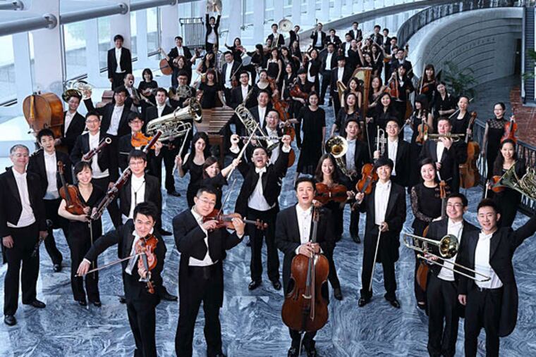 The four-year-old orchestra's members' average age is 30. The tour is of blue-chip venues, such as Chicago's Orchestra Hall, the Kennedy Center, New York's Alice Tully Hall, and the Kimmel. (WANG XIAOJING)
