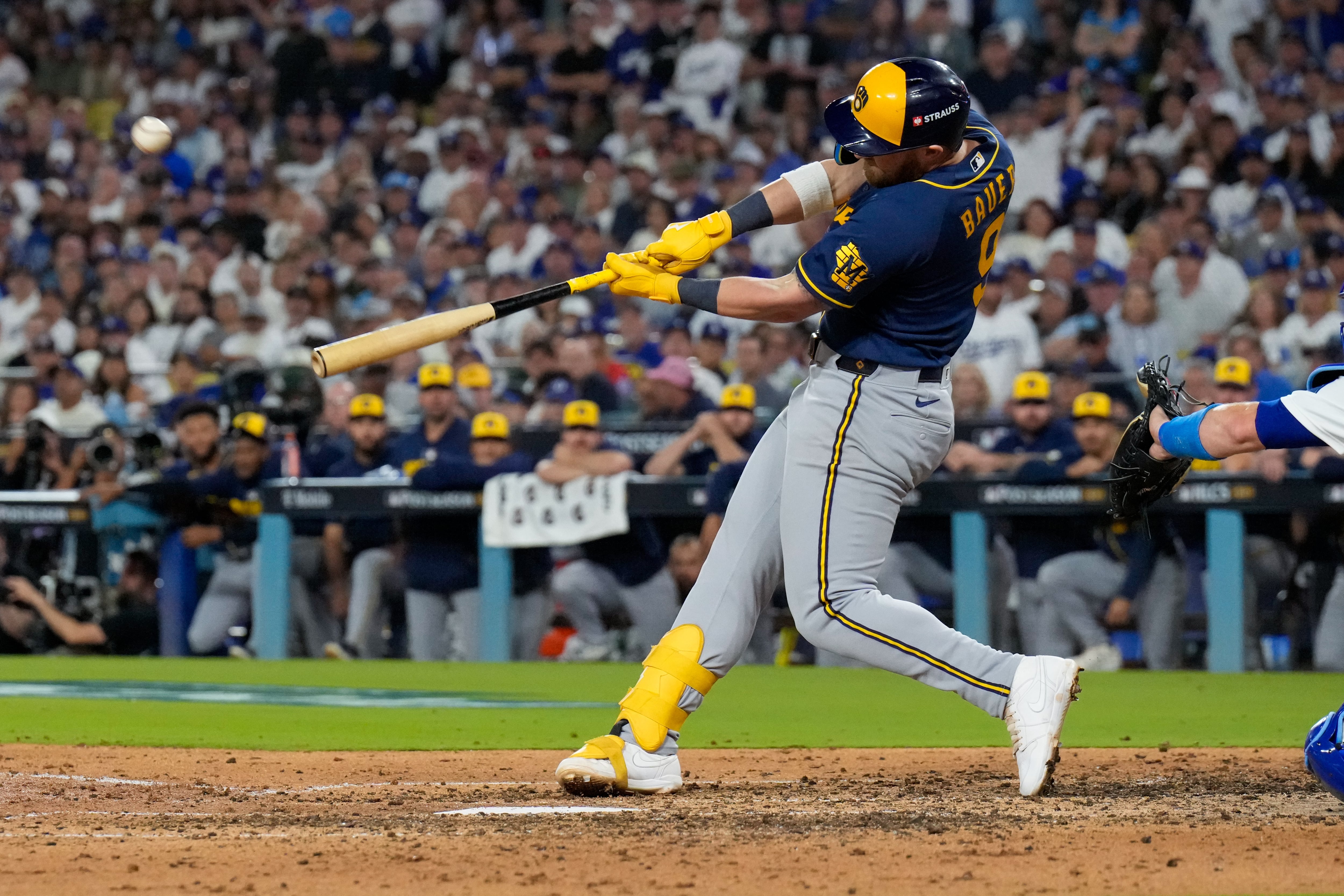 Brewers stun Dodgers with back-to-back homers in 7th inning and take 3-0 lead in NLCS with 6-2 win