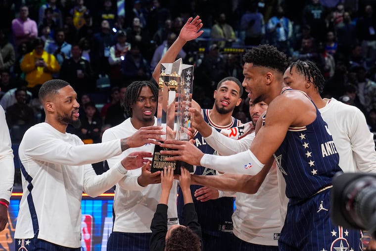 The East team, lead by captain Milwaukee Bucks forward Giannis Antetokounmpo (right) hoists the trophy after defeating the West. Tyrese Maxey is second from left.
