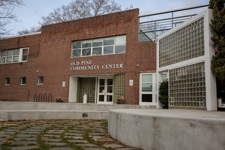 The entrance to the Old Pine Community Center at Fourth and Lombard includes a small amphitheater that doubles as a sitting area.