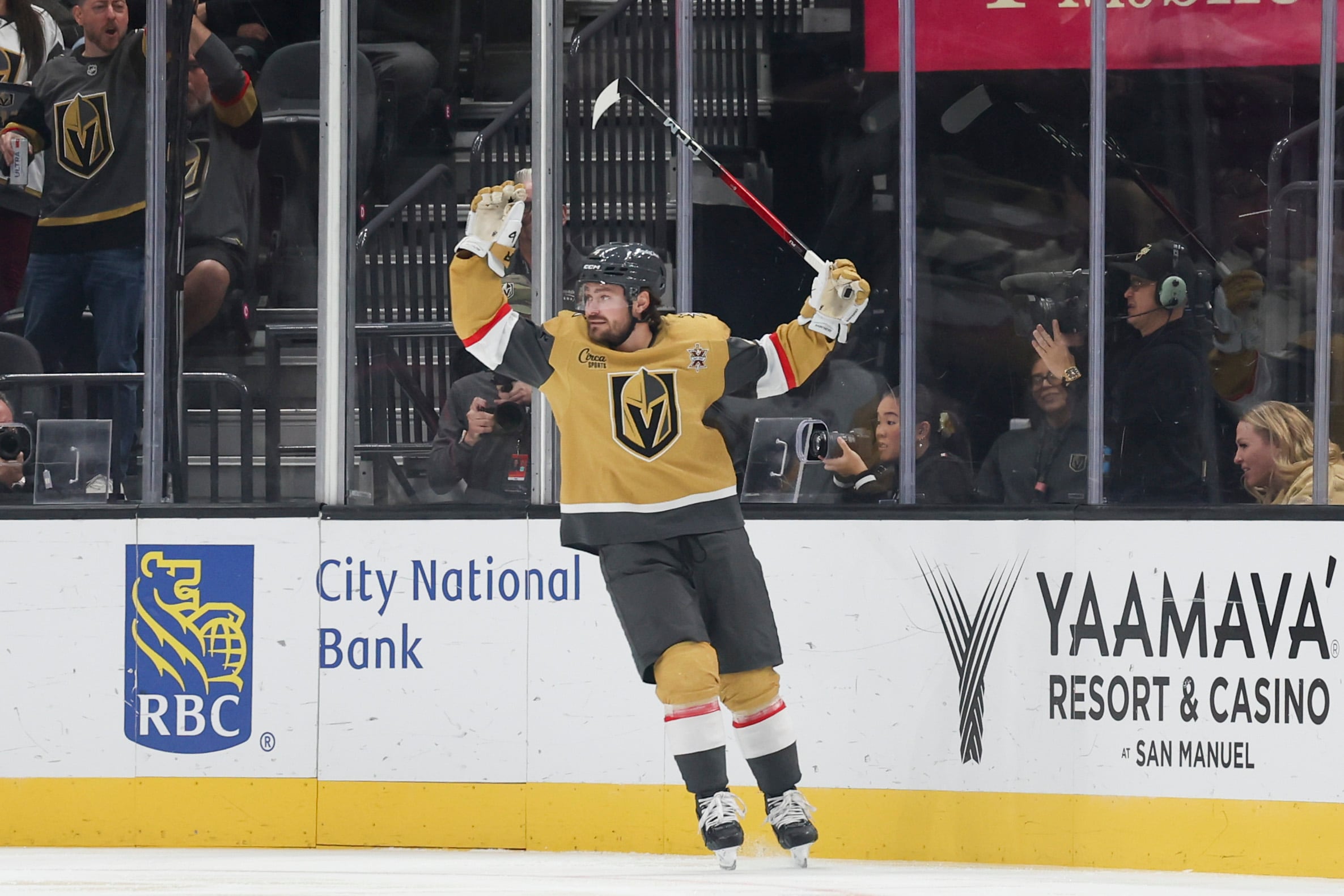 Golden Knights rout Penguins 6-2 as Mark Stone nets a goal and 2 assists