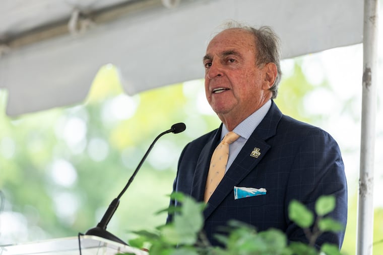 La Salle announced the impending coaching retirement of Big 5 legend Fran Dunphy on Thursday.