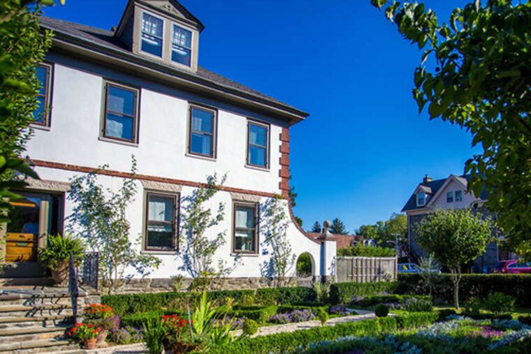 The home features seasonal inspired decor and manicured grounds and was built in the 1890's. ( JEFF FUSCO / For the Philadelphia Inquirer )