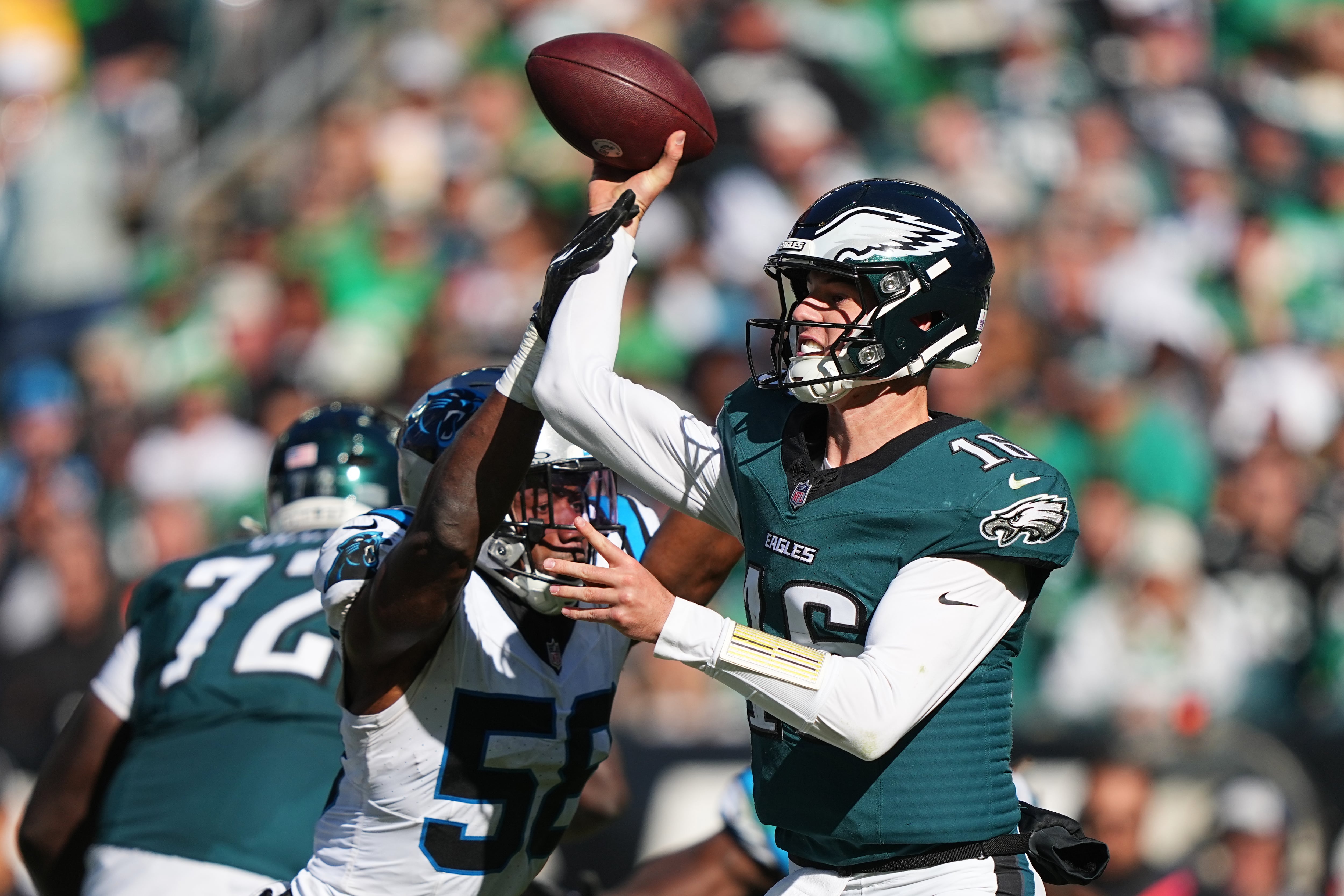 Eagles Turn to Backup McKee as They Fight for NFC East in Cowboys Showdown
