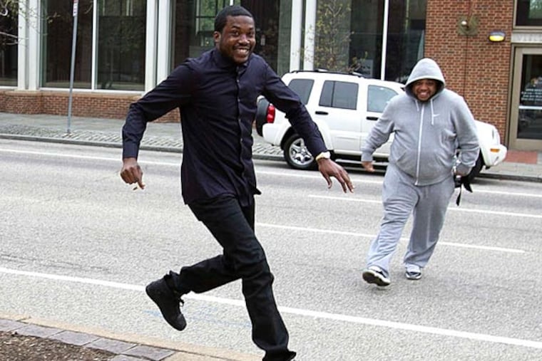Meek Mill , a/k/a Robert Williams, smiles big as he arrives yesterday at the federal courthouse. ALEJANDRO A. ALVAREZ / STAFF PHOTOGRAPHER