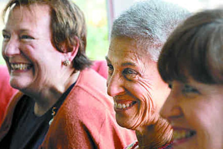 Su Kenderdine (left), Bonnie Devine, Marion Fash at the group meeting at Howard Rice's Devon home. (April Saul / Staff Photographer)