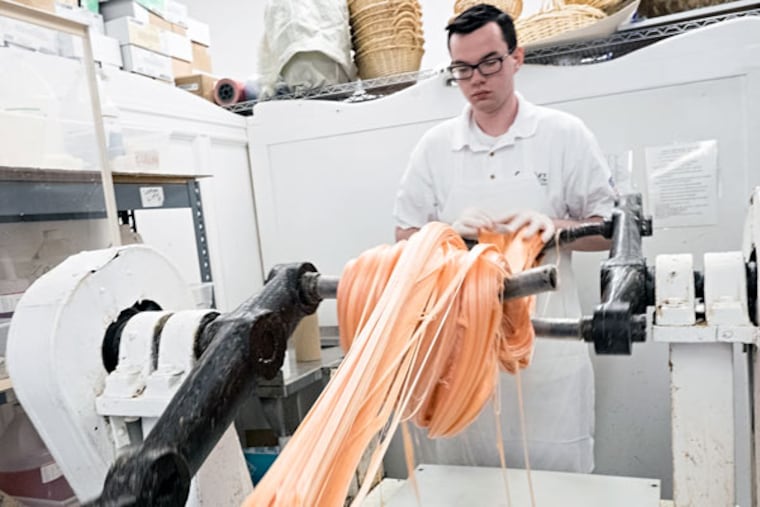 Joshua Yarger pulls a new batch of salt water taffy at Shriver’s in Ocean City, N.J. (ED HILLE / Staff Photographer)