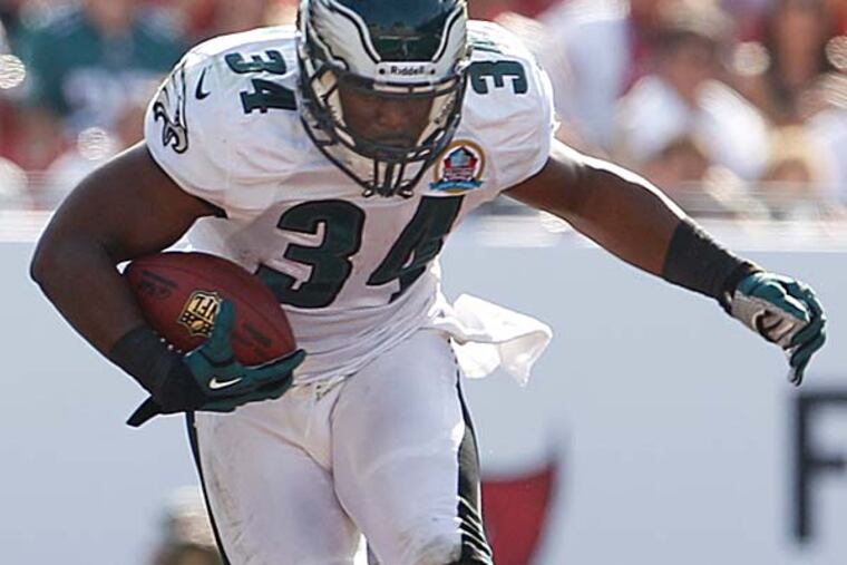 Eagles running back Bryce Brown ran a dozen times in Tampa, for 6 net yards, and the worst part was, one of the runs went for 11 yards. (Ron Cortes/Staff Photographer)