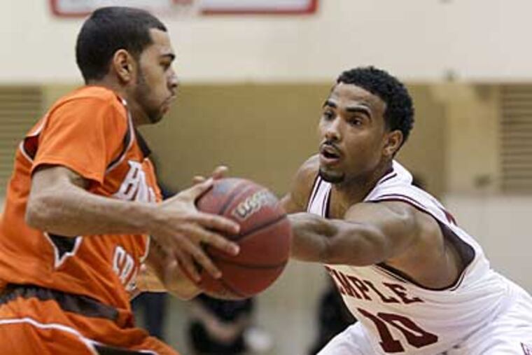 Temple's Luis Guzman (right) tries to steal the ball from Bowling Green's Jordan Crawford. (Yong Kim / Staff Photographer)