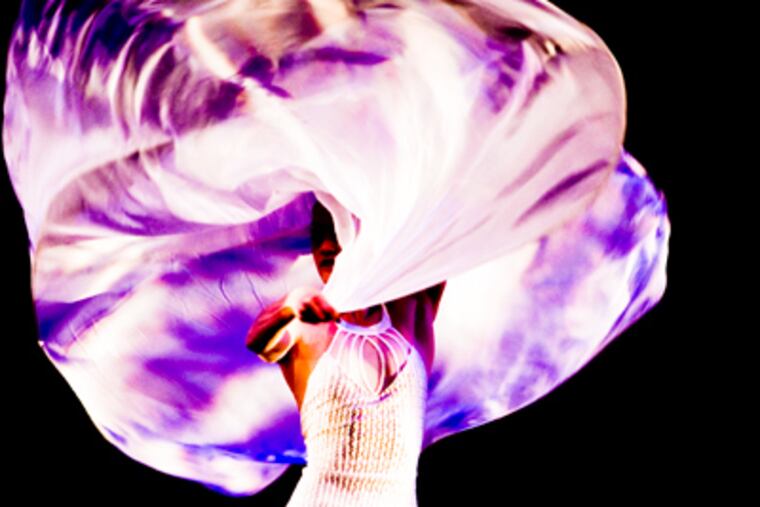 MOMIX, running May 17-20 at the Annenberg Center for the Performing Arts. Photo credit: Courtesy of MOMIX.