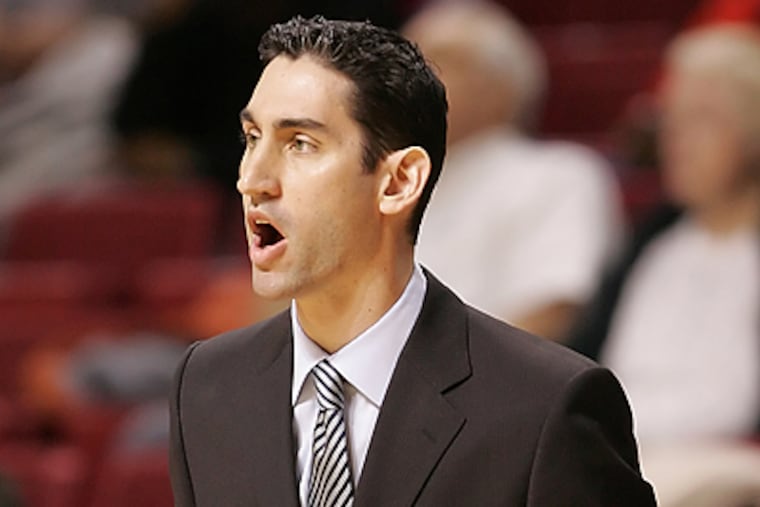Former Temple basketball assistant coach Dan Leibovitz will be the new assistant coach for Penn. (AP Photo/Tom Mihalek)