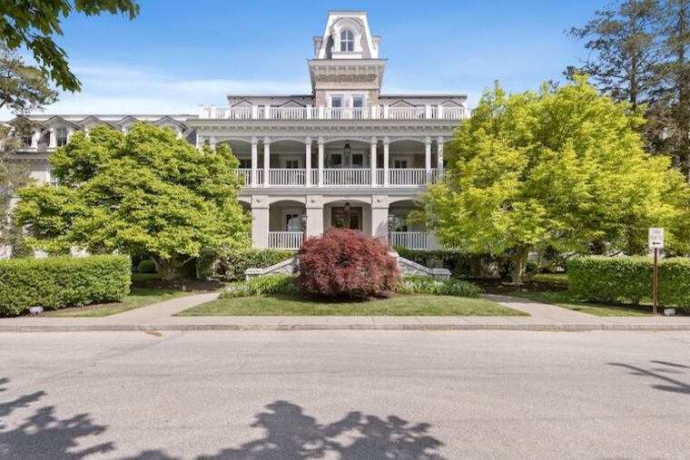 The historical Louella House is within walking distance of restaurants and shops in downtown Wayne.