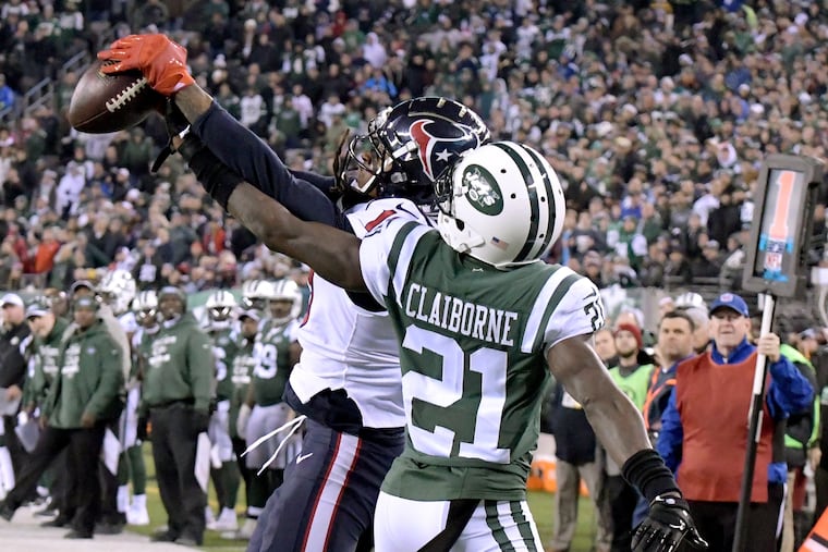 DeAndre Hopkins, left, making a touchdown catch as Jets cornerback Morris Claiborne (21) defends during the fourth quarter Saturday.