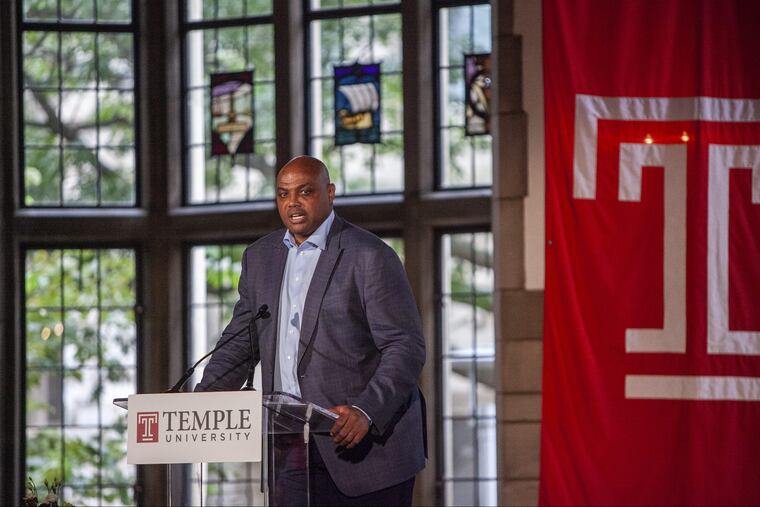Charles Barkley, winner of the Lew Klein Excellence in the Media award, gives a speech at Temple University on Friday, Oct. 05, 2018.