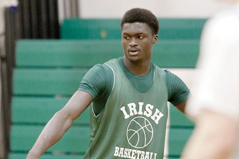 Camden Catholic H.S. basketball player Demola Onifade directs a
teammate during practice. (Elizabeth Robertson/Staff Photographer)