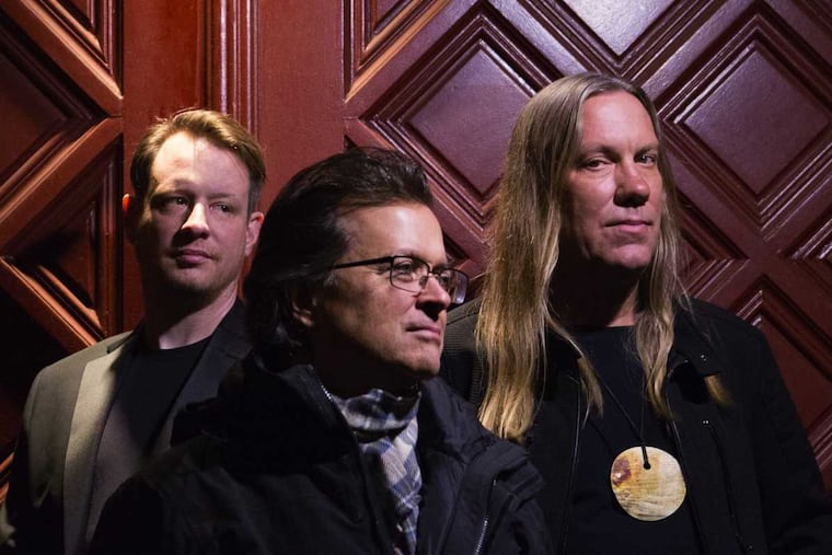 Violent Femmes: Gordon Gano (center), with John Sparrow (left) and Brian Ritchie.