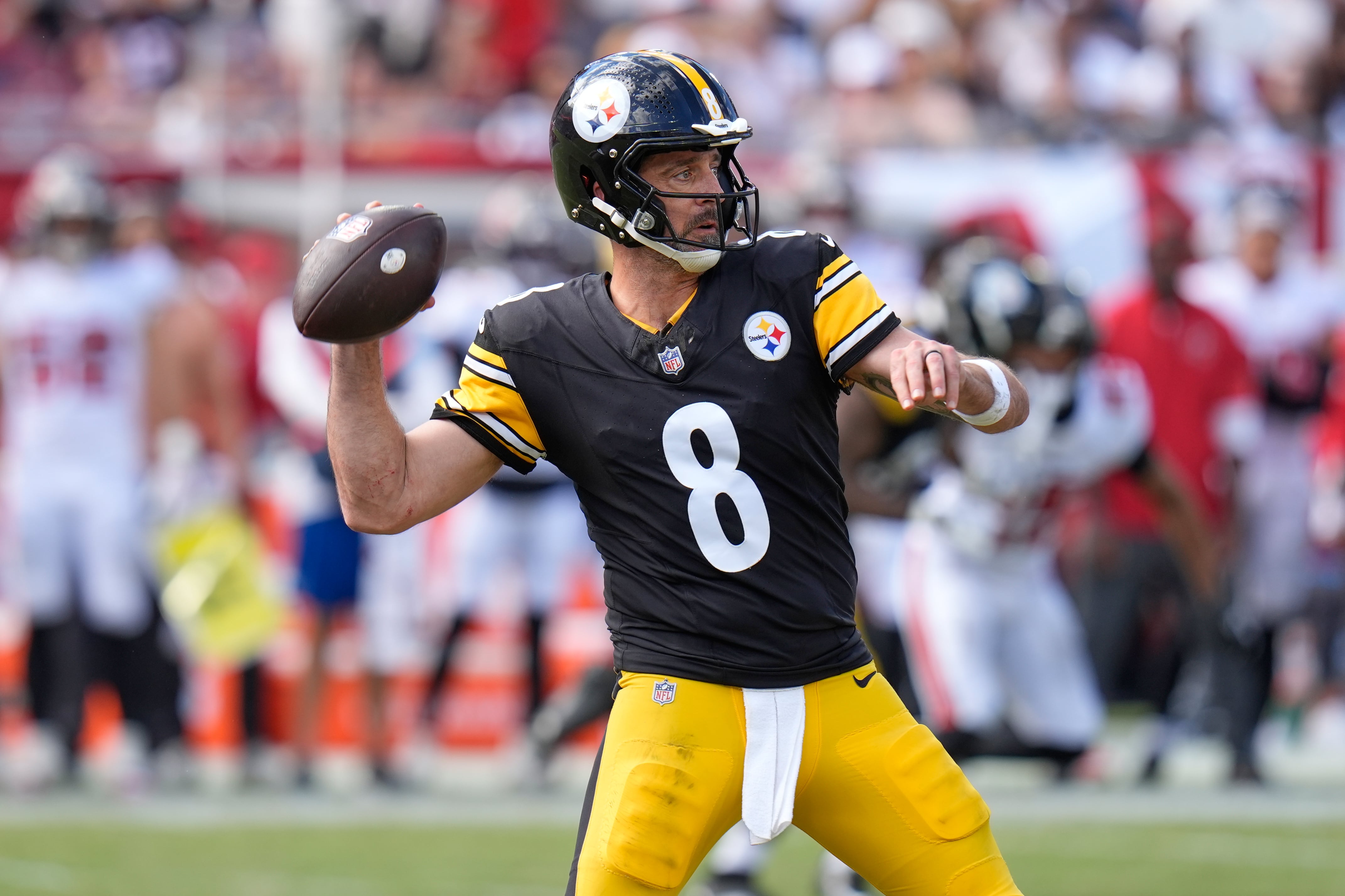Rodgers throws 2 late TD passes as Steelers storm back to beat Buccaneers 26-19 in OT