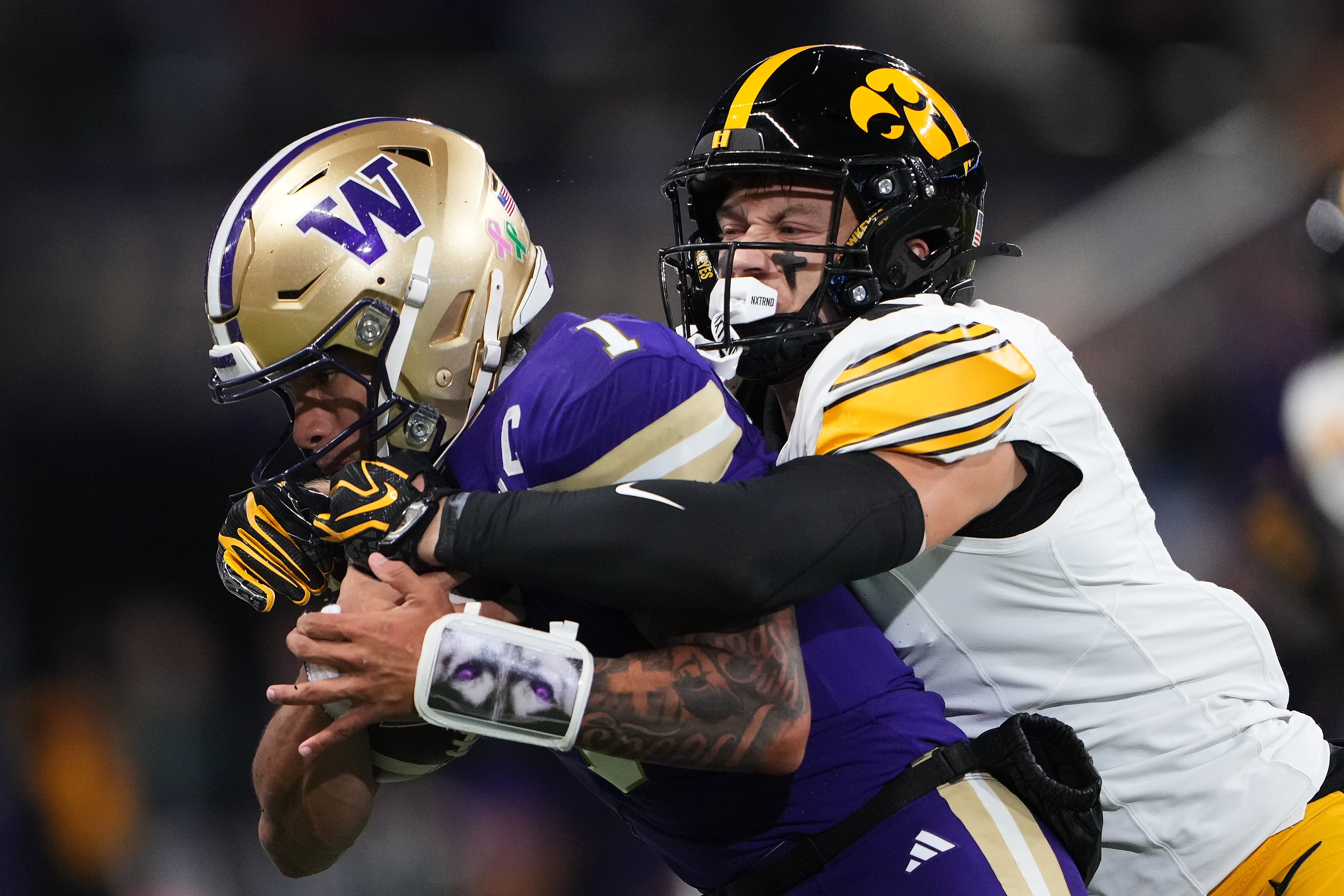 Kamari Moulton runs for career-best 208 yards and 2 TDs as No. 20 Iowa beats Washington, 41-24