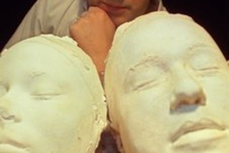 Robert Smythe , founder of Mum Puppettheatre, left his position there last month. Now the theater is closing.