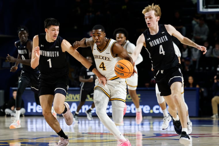 Shane Blakeney (center) scored 17 points in Drexel's loss to Monmouth on Thursday.