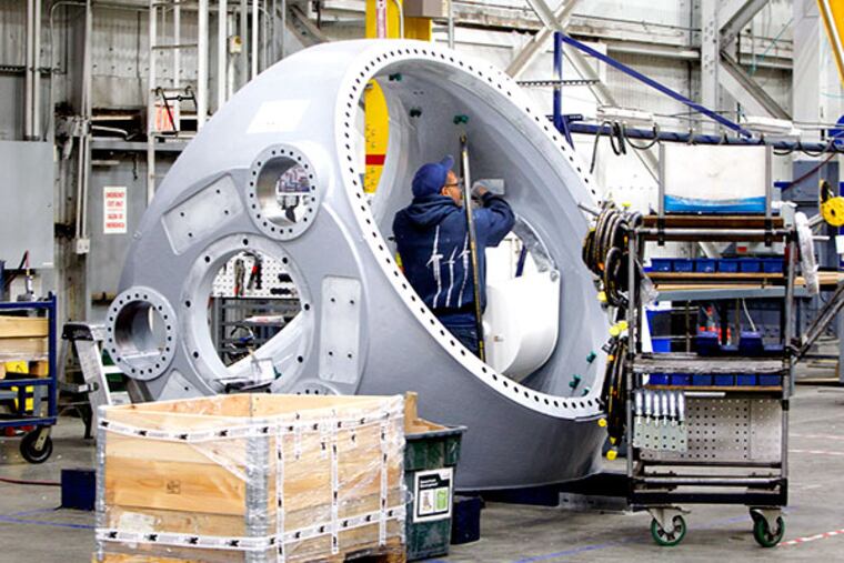Jose Gomez installs hydraulic lines in a hub at the Gamesa plant in Fairless Hills. Trevose-based Gamesa, the wind-turbine developer, has reached a deal with EDP Renewables to provide 225 of Gamesa's newly developed 450-megawatt turbines. ( ED HILLE / Staff Photographer )