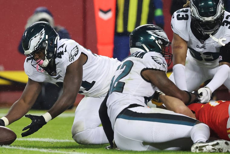 Eagles linebacker Nicholas Morrow recovers a fumble by Chiefs tight end Travis Kelce in the fourth quarter Monday.