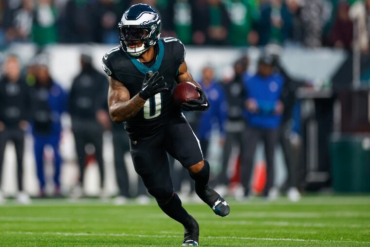 Philadelphia Eagles running back D'Andre Swift runs in the first quarter against the Giants Monday, Dec. 25, 2023, at Lincoln Financial Field, in Philadelphia.