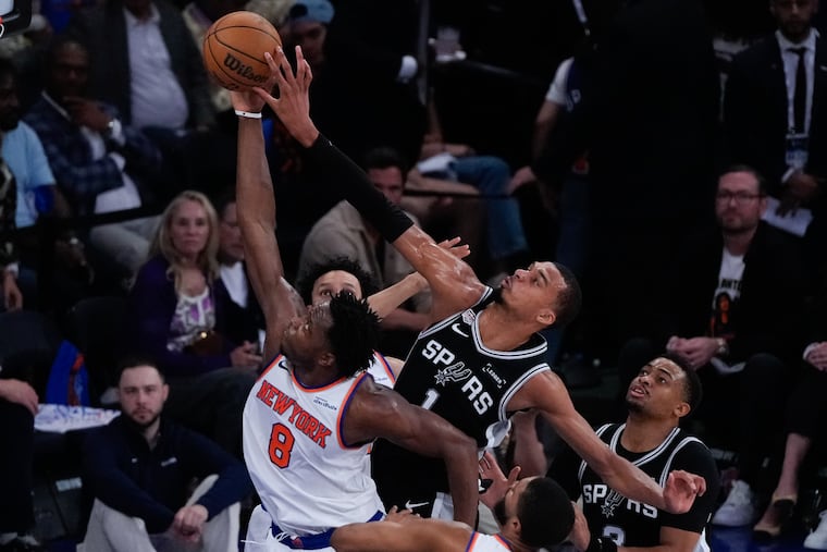 OG Anunoby's (left) putback tip-in with 1.7 seconds left gave the Knicks a dramatic comeback victory in Game 4 of the NBA Finals.