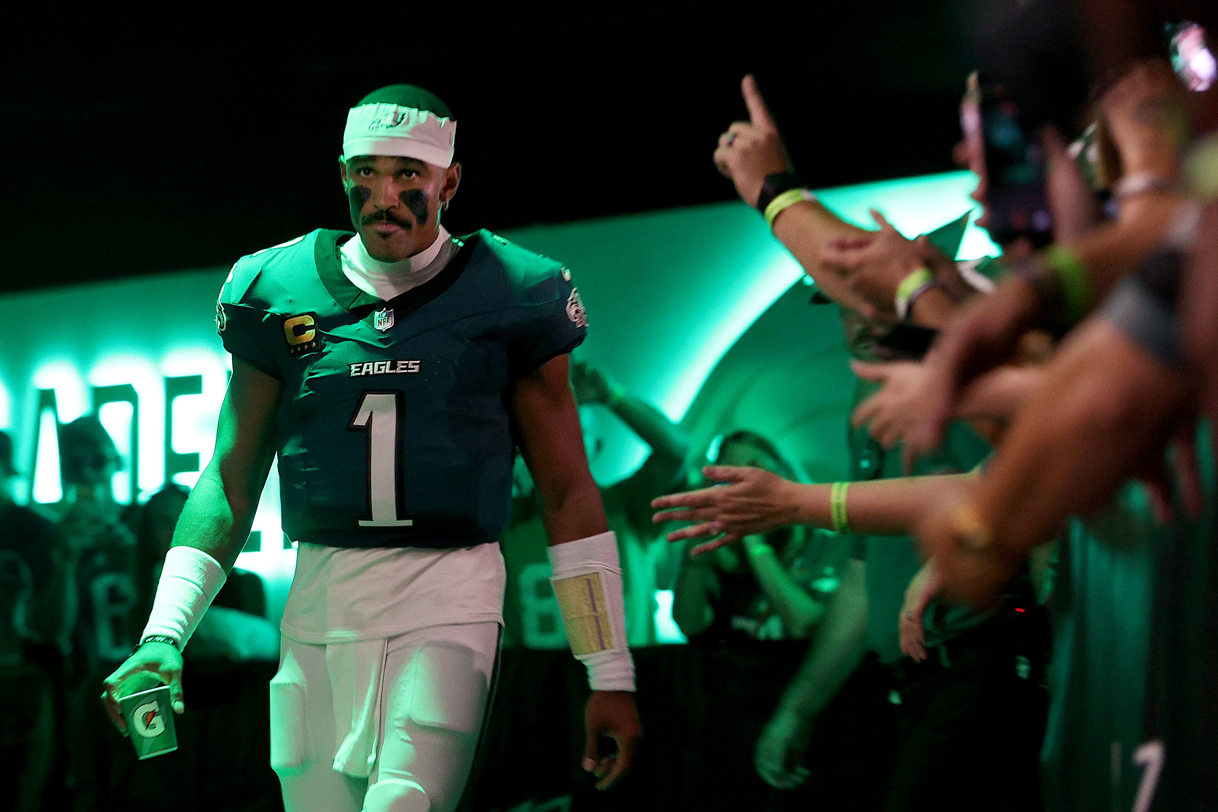 The Big Picture: Eagles deliver — on and off the field — and more of the week’s best sports photos